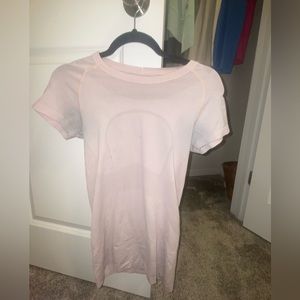 Light pink Lululemon swiftly tech size 6
